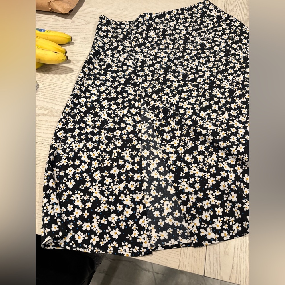 SHEIN Curve Black Floral Dress with White /Yellow Daisies Size 0XL=size 12-14